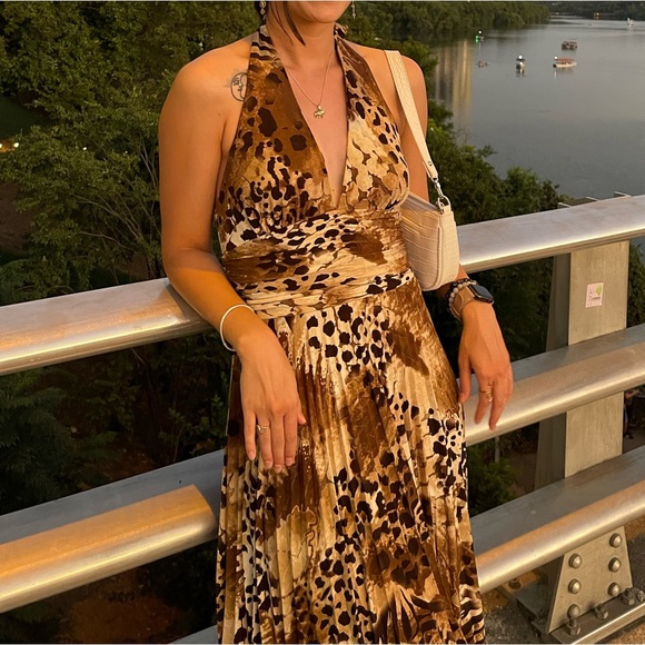 Cheetah halter dress 🐆 - Picture 1 of 9
